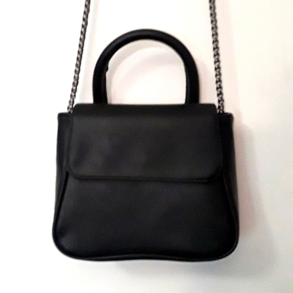 NWOT Black Faux leather handbag purse with chain shoulder strap - Picture 3 of 7